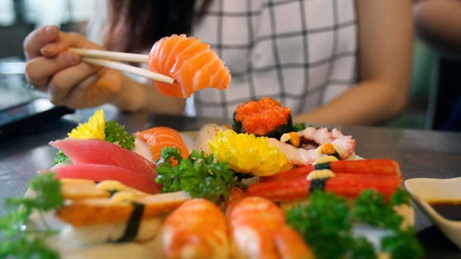 Các nghiên cứu lâm sàng cho thấy người ăn cá sống thường xuyên có tần suất rủi ro bị xơ gan trên 50%. Ảnh: Hoàng Triều
