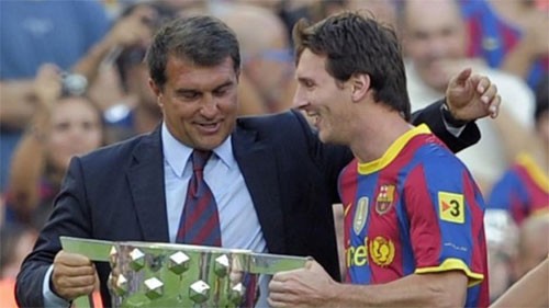 Laporta và Messi khi còn cùng làm việc chung tại Barca. Ảnh: Reuters