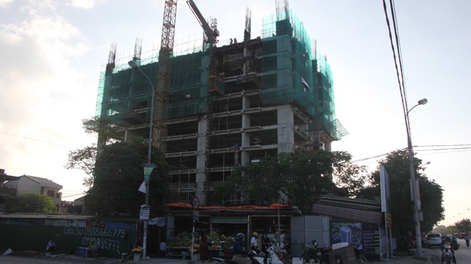 Niêm phong một công trình chung cư ở thành phố Vinh