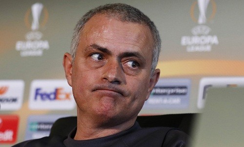 Mourinho trong buổi họp báo trước trận gặp Saint-Etienne. Ảnh: Reuters.