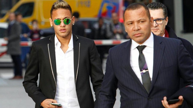 Ngôi sao Neymar và bố mẹ chuẩn bị hầu toà