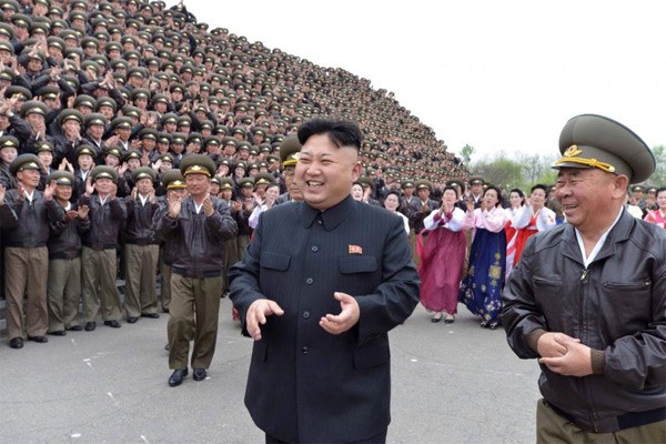 Lãnh đạo Triều Tiên Kim Jong Un dành phần lớn nguồn lực cho quân sự. (Ảnh: KCNA/Reuters)