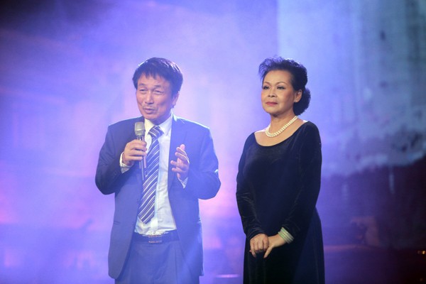 Khánh Ly hát nhạc Trịnh và Phú Quang tại Nhà hát Lớn Hà Nội tối 4/1- Ảnh: Minh Tâm
