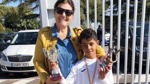 Con trai Ronaldo làm 'Vua phá lưới' giải trường