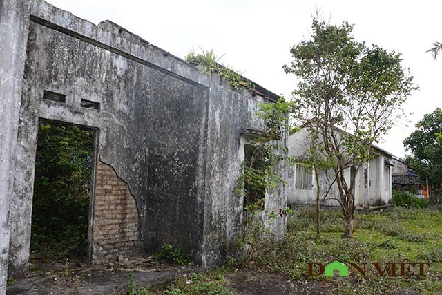 Dãy nhà của "Làng Hà Tây" bị bỏ hoang, tiêu điều. Ảnh: Nguyễn Quý.