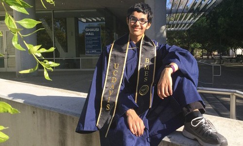 Tanishq Abraham tốt nghiệp Đại học California, Davis (Mỹ) năm 2018, khi mới 15 tuổi. Ảnh: UC Davis