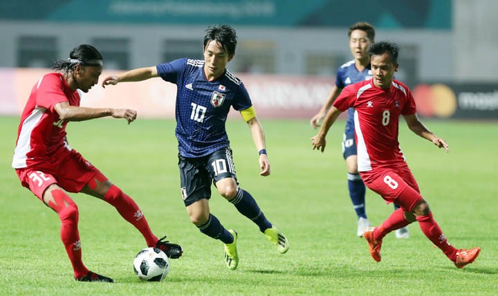 Nepal chơi tử thủ trong trận thua Nhật Bản 0-1 ngày 14/8. Ảnh: Đức Đồng