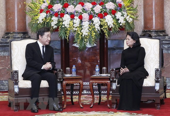 Quyền Chủ tịch nước Đặng Thị Ngọc Thịnh tiếp Thủ tướng Hàn Quốc Lee Nak-yon. (Ảnh: Lâm Khánh/TTXVN)