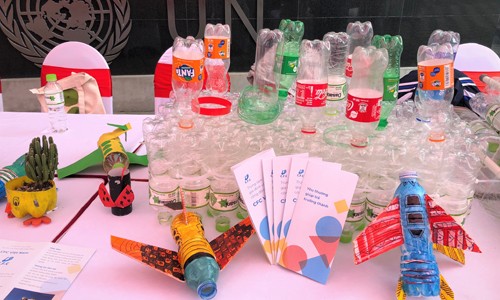 Các tác phẩm tái chế từ rác thải nhựa tiêu biểu được trưng bày trong sự kiện