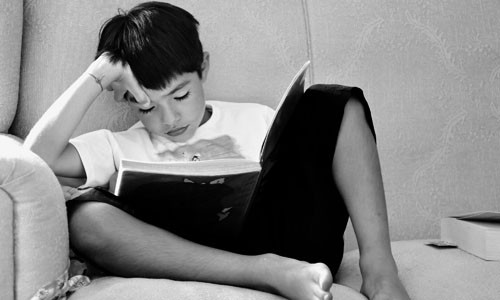 Càng tiếp xúc nhiều với sách, trẻ càng mau yêu thích và dành nhiều thời gian đọc hơn