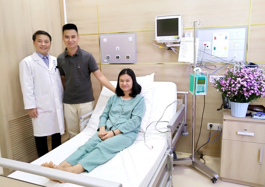 Các bác sĩ Vinmec Đà Nẵng tiến hành ca can thiệp mạch não đầu tiên cho chị Hồng Vĩ