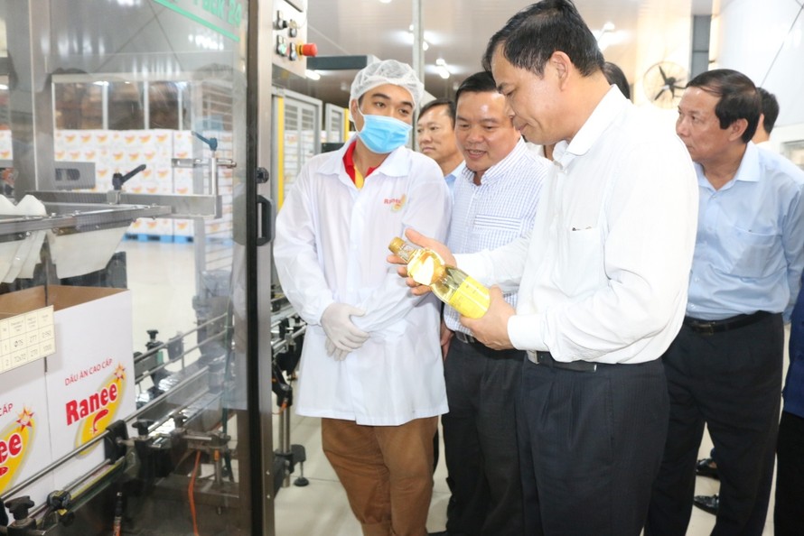 Bộ trưởng Bộ NN&PTNT Nguyễn Xuân Cường đánh giá cao năng lực Tập đoàn Sao Mai trong các lĩnh vực kinh doanh, đặc biệt là chuỗi giá trị con cá tra VN