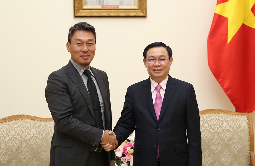 Phó Thủ tướng Chính phủ Vương Đình Huệ tiếp Giám đốc Công ty công nghệ Alliex (Hàn Quốc) Park Byounggun. Ảnh: VGP/Thành Chung