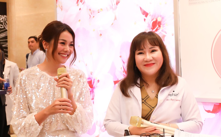 Hoa hậu Thanh Hằng tham dự talkshow 'Đánh thức tuổi thanh xuân'