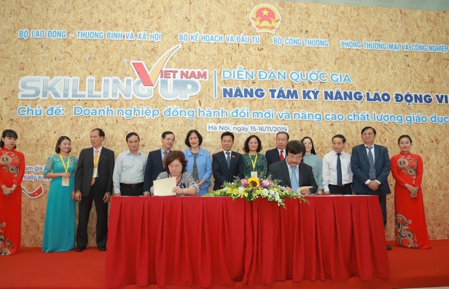 Nghi thức thể hiện sự cam kết của Nhà nước, doanh nghiệp, nhà trường trong công cuộc nâng tầm kỹ năng lao động Việt Nam