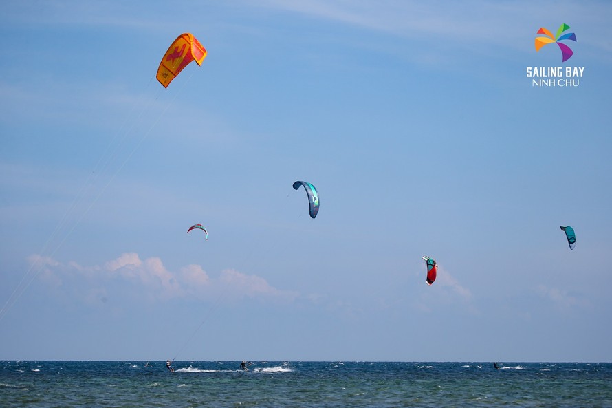 'Đại tiệc' lướt ván diều quốc tế tại biển Ninh Chữ 