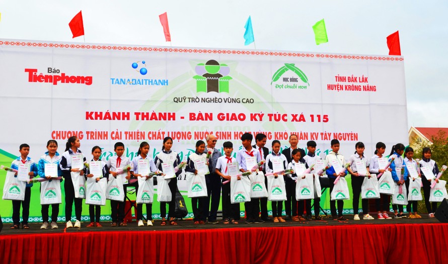 84 suất học bổng đã được trao