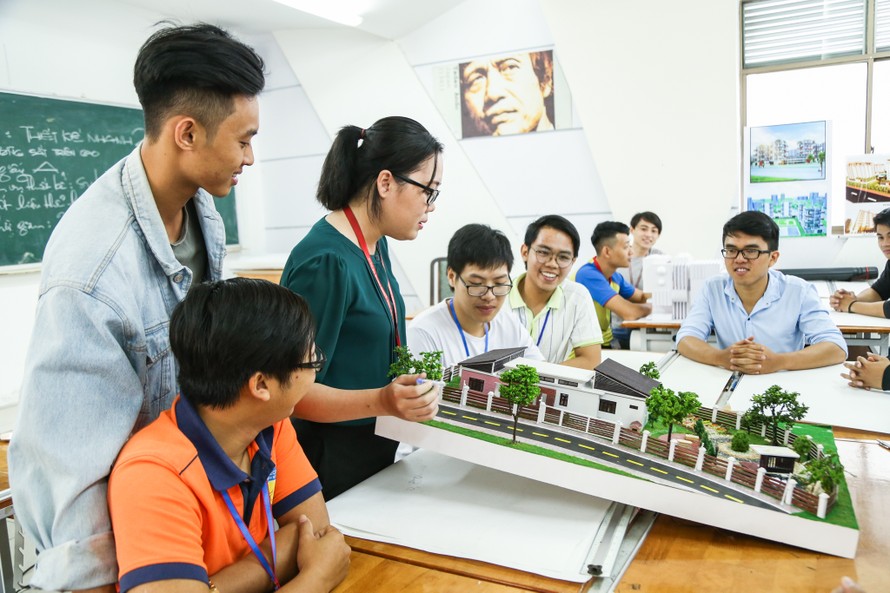 Sinh viên Kiến trúc HUTECH được trang bị nhiều nội dung kiến thức liên quan đến xu hướng kiến trúc xanh hiện đại