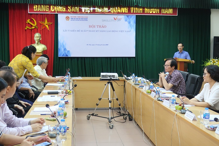 Đại diện các bộ ngành, địa phương cùng thảo luận để đề xuất lựa chọn 1 ngày trong năm làm “Ngày Kỹ năng lao động Việt Nam”.