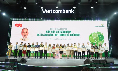 Hội thi 'Văn hoá Vietcombank dưới ánh sáng tư tưởng Hồ Chí Minh' thành công tốt đẹp