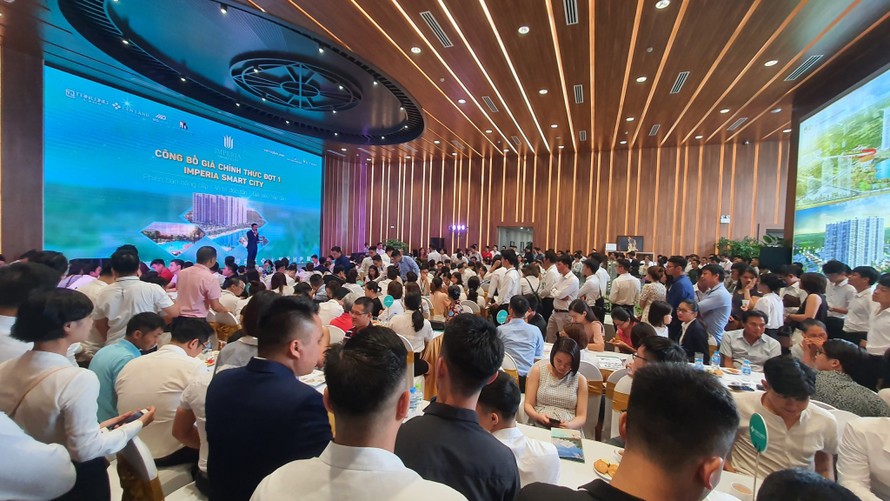 Hàng trăm khách hàng tham gia sự kiện công bố giá chính thức dự án Imperia Smart City