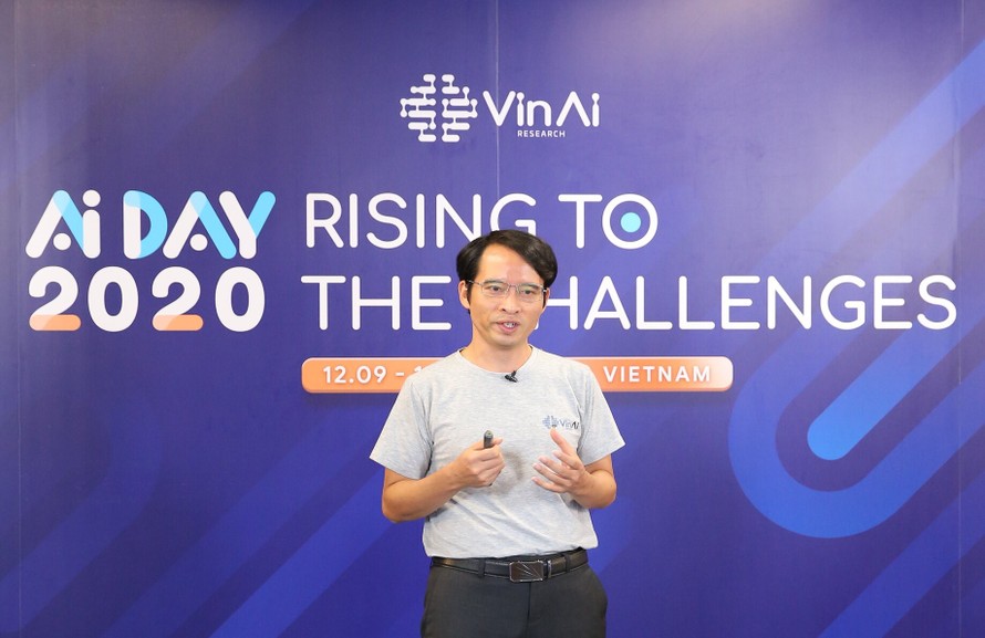 Tiến sĩ Bùi Hải Hưng – Viện trưởng Viện nghiên cứu Trí tuệ nhân tạo VinAI Research (thuộc Tập đoàn Vingroup) công bố 2 giải pháp Vcam Kristal và VSound Alto tại sự kiện AI Day 2020 (12/09)
