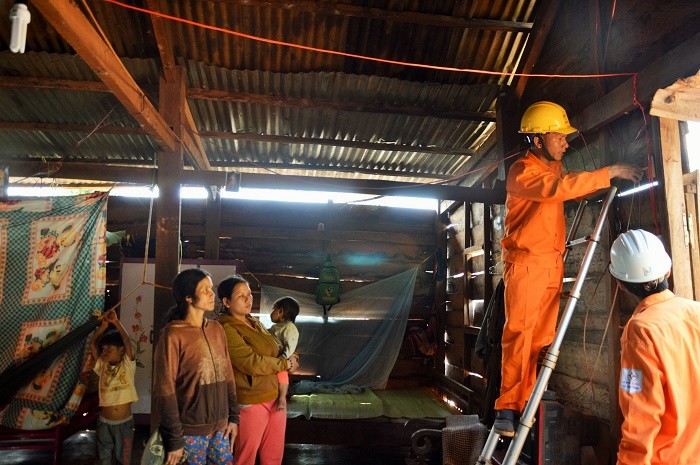 PC Đắk Nông phục vụ điện vùng sâu vùng cho người dân
