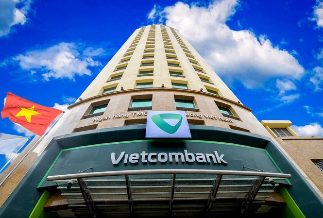 Vietcombank giảm lãi suất cho vay để hỗ trợ DN, người dân miền Trung bão lũ