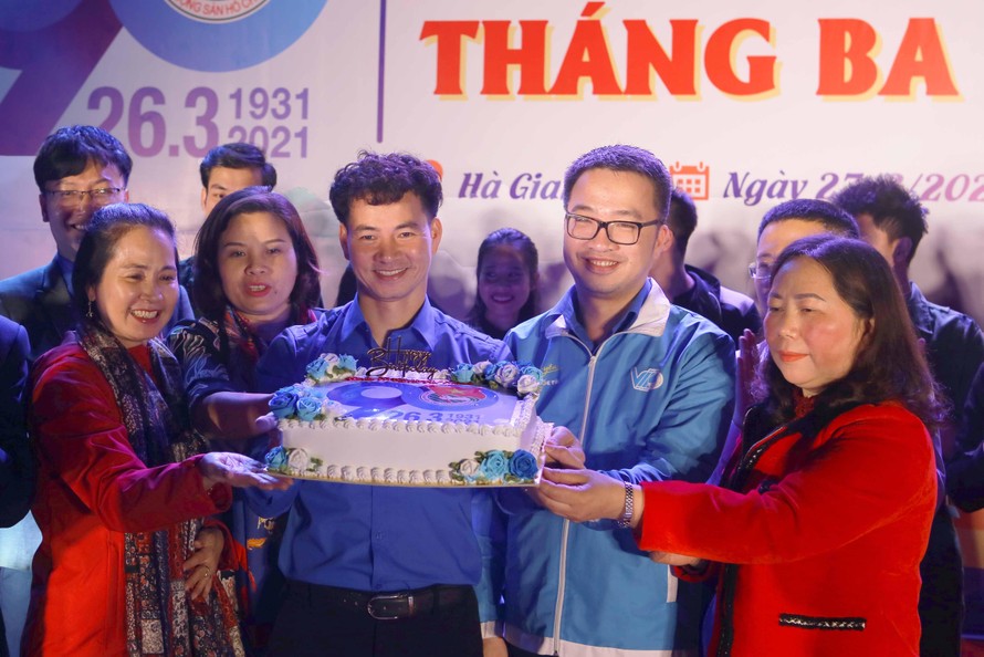 'Nam Tào' Xuân Bắc, 'mẹ chồng' Lan Hương chúc mừng sinh nhật Đoàn