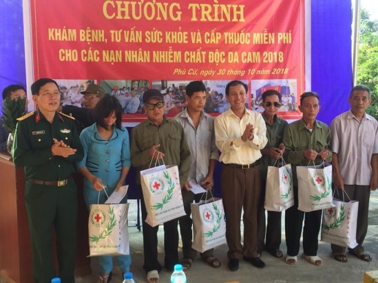 270 nạn nhân chất độc da cam của huyện Phù Cừ được chăm sóc sức khỏe, tặng quà