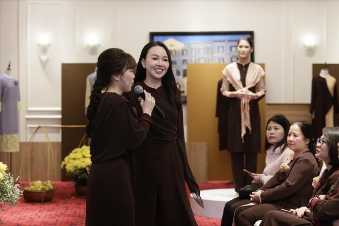 Kim Ngọc giới thiệu trang phục đi lễ tết 2019 dành cho cả phụ nữ, đàn ông và trẻ con Ảnh: NK