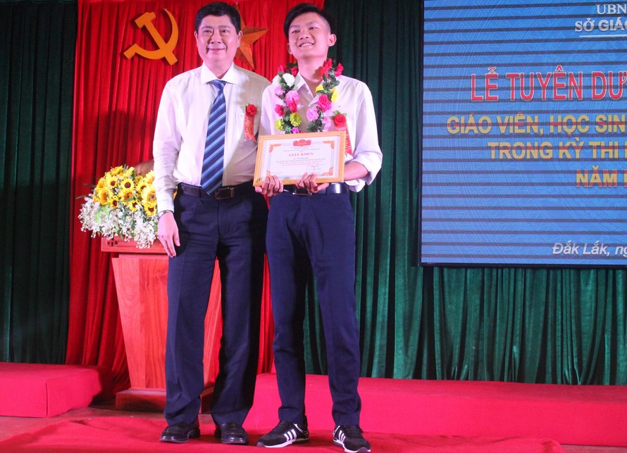 Quốc Anh nhận được Giấy khen của Sở Giáo dục và Đào tạo tỉnh 