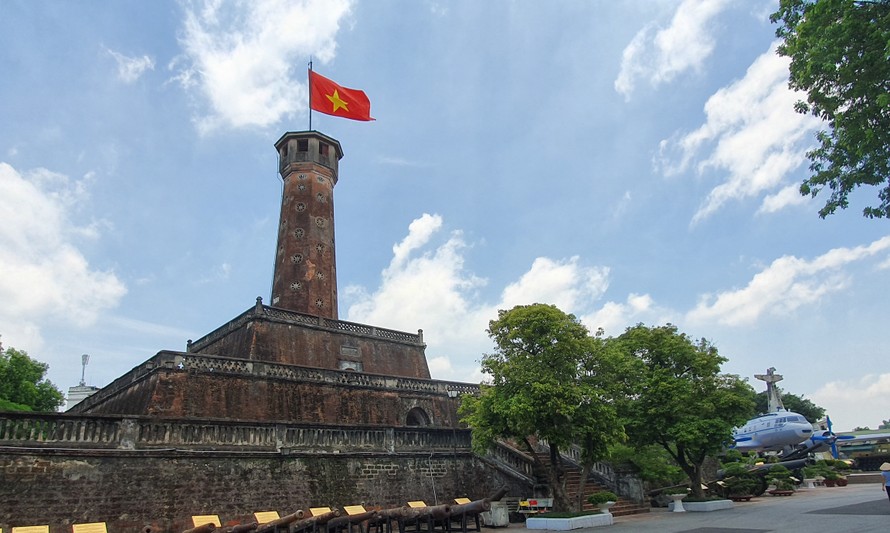 Cột cờ Hà Nội  Chứng nhân lịch sử hào hùng của Thủ đô