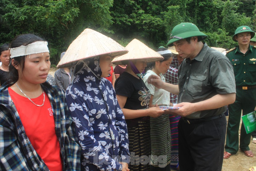 Trưởng ban Tổ chức Trung ương thăm hỏi, chỉ đạo khắc phục hậu quả mưa lũ