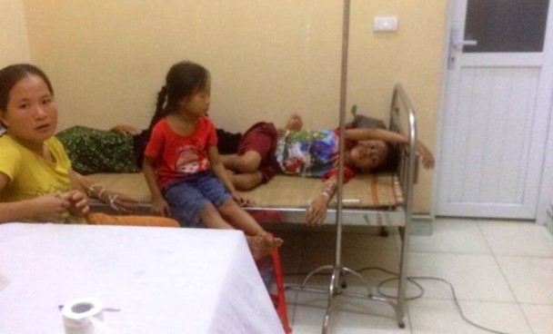 Hơn 40 người nhập viện nghi bị ngộ độc sau khi ăn cỗ ở Thanh Hóa