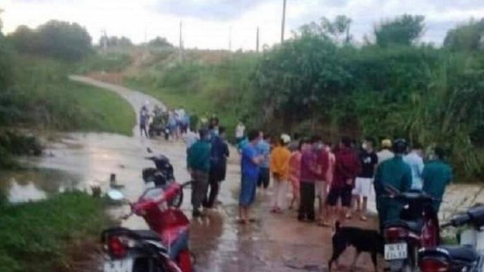 Người đàn ông đi xe máy bị lũ cuốn tử vong tại Thanh Hóa