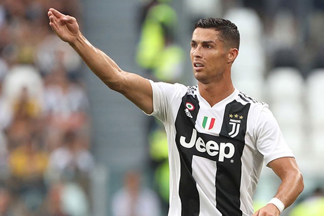 Nhiều người cho rằng Ronaldo không xứng hưởng mức lương 31 triệu euro/năm.