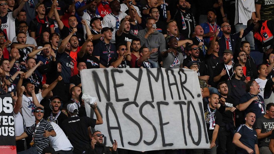 Cổ động viên PSG lăng mạ thậm tệ ngôi sao Neymar