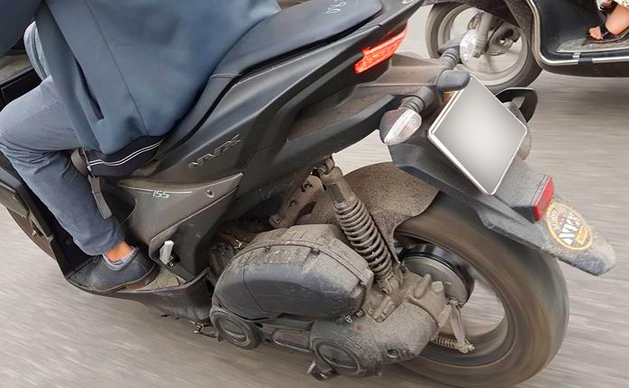 Đuôi xe Yamaha NVX bị bắn bẩn khắc phục thế nào?