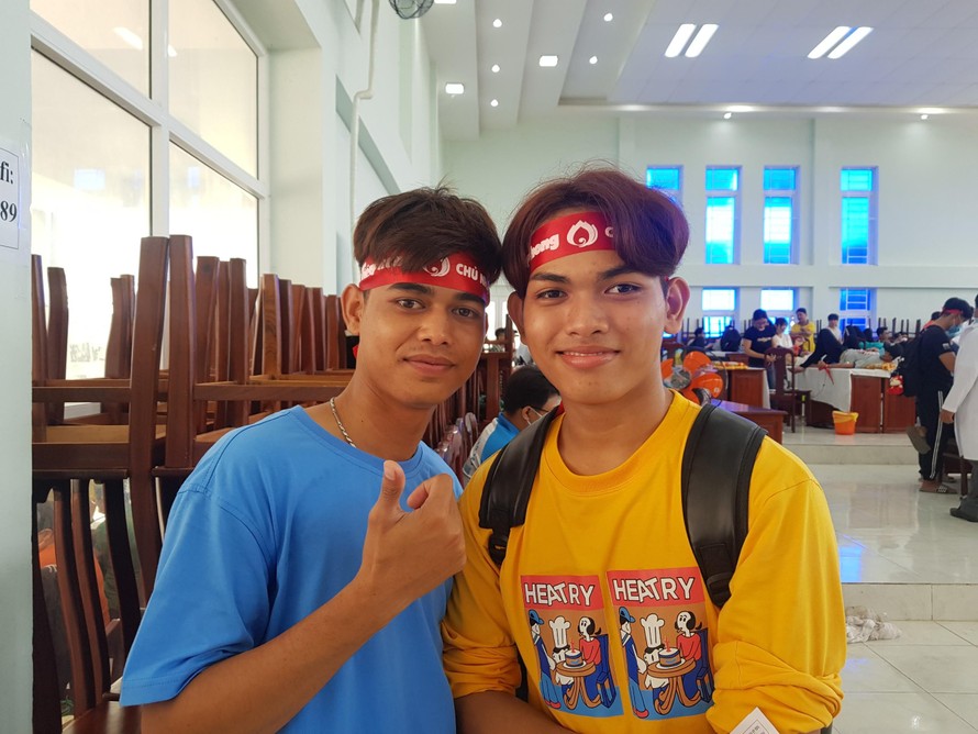 Du học sinh Campuchia sôi nổi tham gia Chủ nhật Đỏ