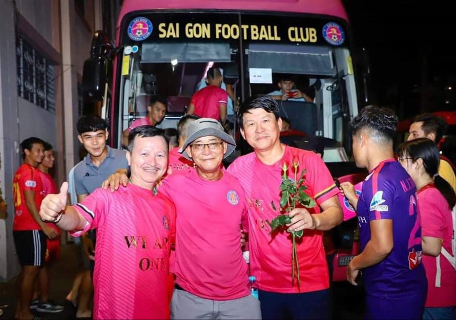 Những CĐV vì yêu mà đến với CLB Sài Gòn liệu có thất vọng với những gì đang xảy ra ở đội bóng? ảnh: Hữu Phạm 