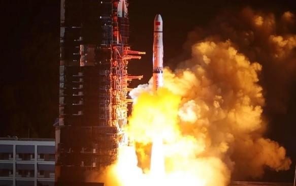 Vệ tinh chuyển tiếp Queqiao đóng vai trọng trong việc chuyển tiếp thông tin từ phi thuyền Thường Nga 4 về trái đất.