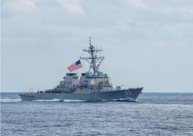 Tàu khu trục Mỹ đi qua eo biển Đài Loan. Ảnh minh họa