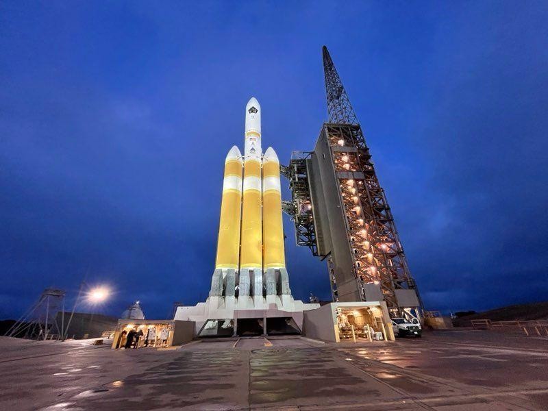 Tên lửa Delta IV của United Launch Alliance phóng vệ tinh NROL-82 từ Căn cứ Không quân Vandenberg ở California ngày 26/4.