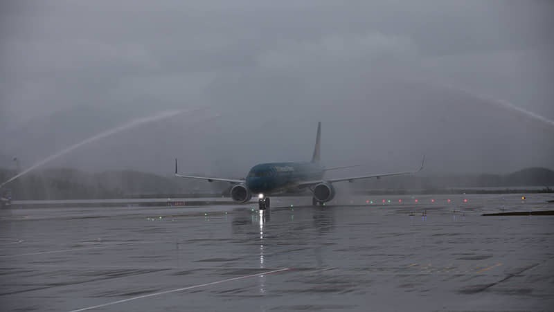 Sân bay Vân Đồn chính thức đi vào vận hành từ 30/12/2018, với các đường bay hàng ngay kết nối với TPHCM.