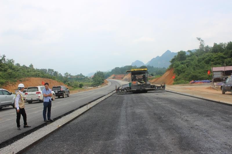 Cao tốc Bắc Giang - Lạng Sơn đang gấp rút thi công, dự kiến hoàn thành vào cuối năm nay.