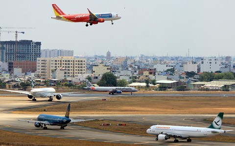 Hàng loạt chuyến bay của hàng không Việt Nam đi Hàn Quốc phải chậm, huỷ do ảnh hưởng của bão.