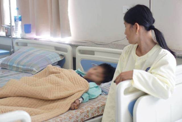 Bệnh nhi đang được điều trị tích cực tại BV Nội tiết Trung ương.