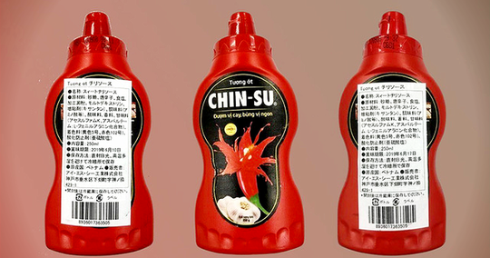 Hàng chục nghìn chai tương ớt Chin- su bị thu hồi do sử dụng chất phụ gia thường không được sử dụng ở Nhật Bản (acid benzoic, acid sorbic....), vi phạm điều khoản 11.2 luật an toàn vệ sinh thực phẩm của Nhật Bản.