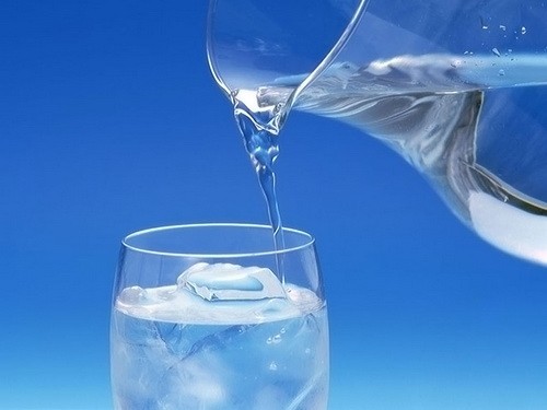 Uống nước lạnh cũng có thể gây ra các vấn đề sau